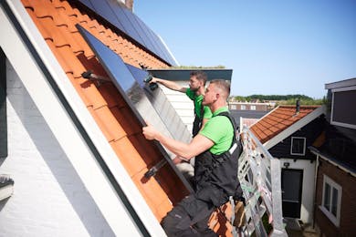 zonnepanelen installeren op dak