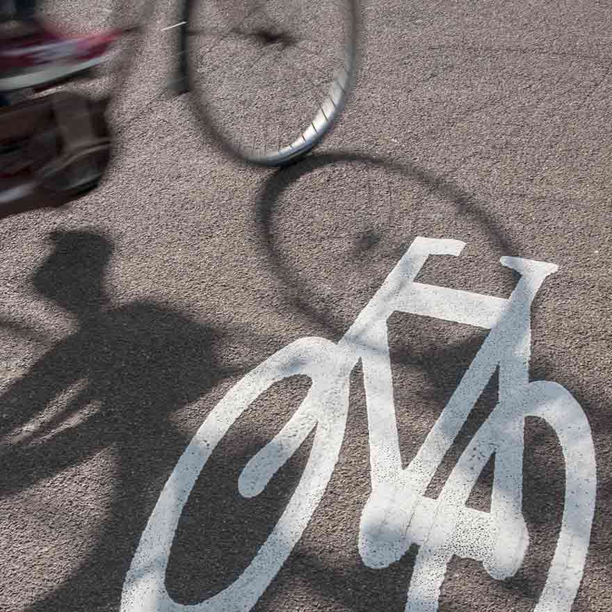 Fietslogo op het asfalt