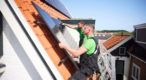 zonnepanelen installeren op dak
