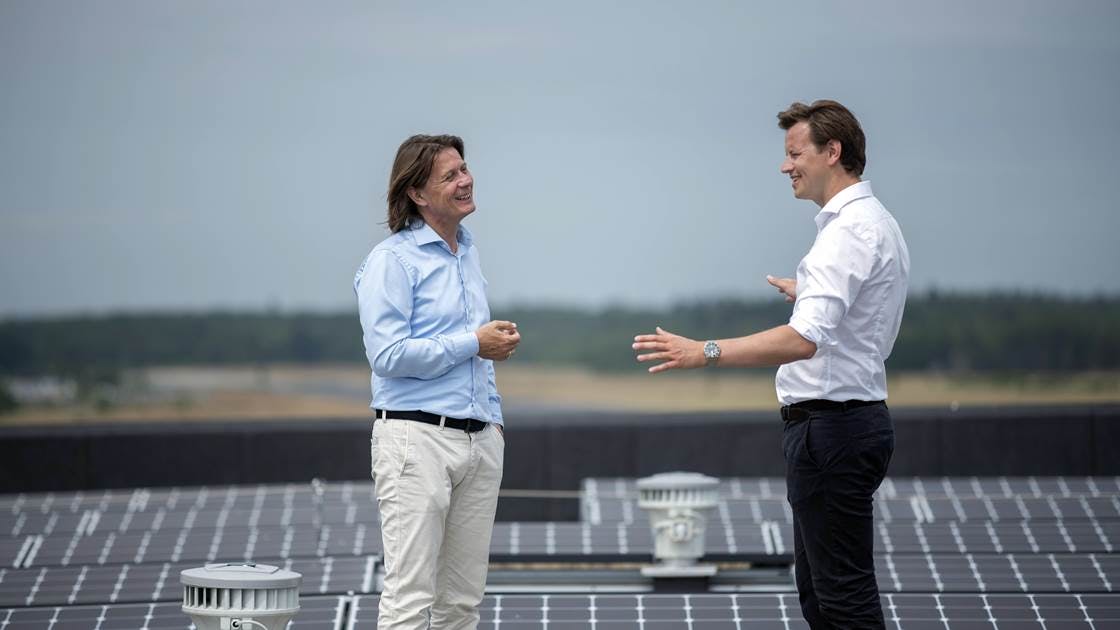 Jack Zuidweg in gesprek over zonnepanelen op dak bedrijfspand