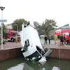 Hoogwerker in het water