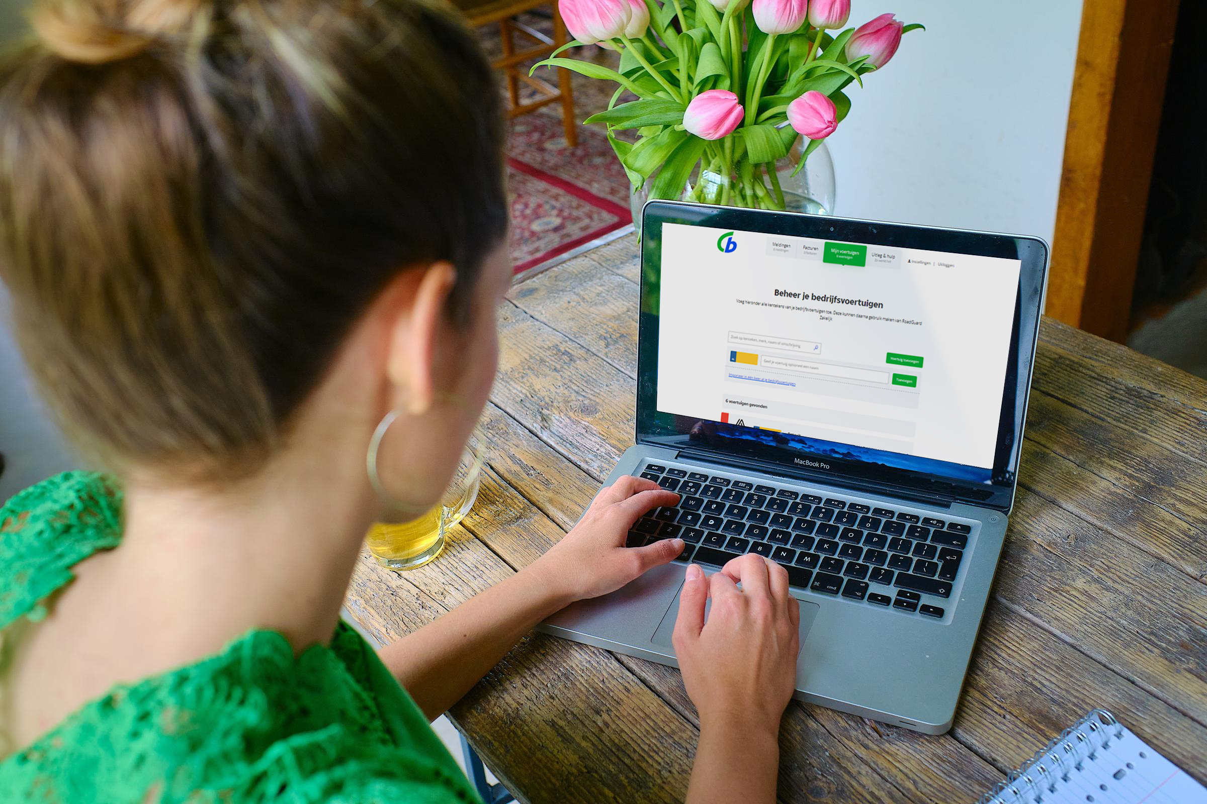 Vrouw achter laptop - calamiteit